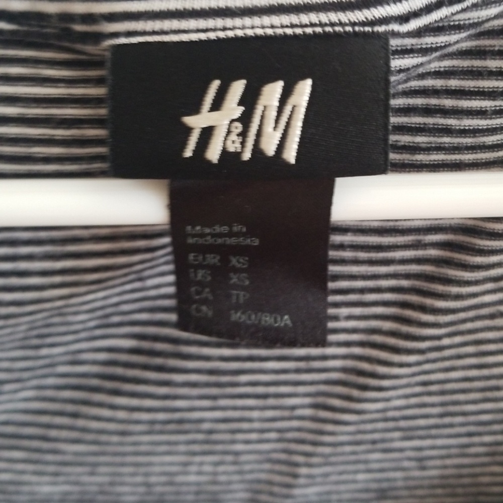 blouse - Picture 2 of 3
